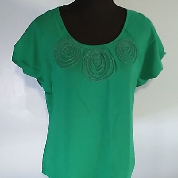 Apostrophe swirl neck green bell sleeve blouse - Picture 9 of 11
